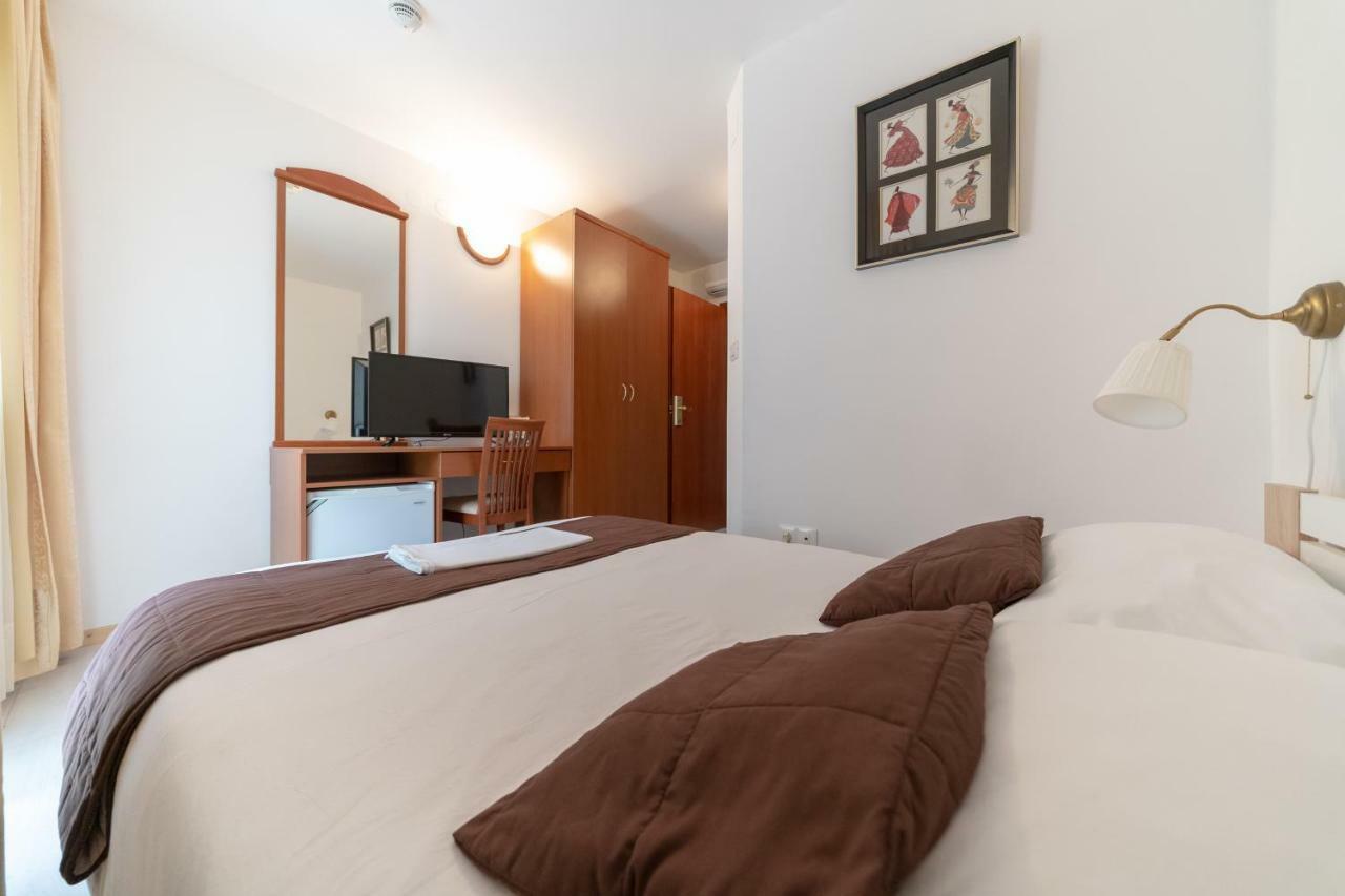 Hotel Hygge Biograd Na Moru Exterior foto