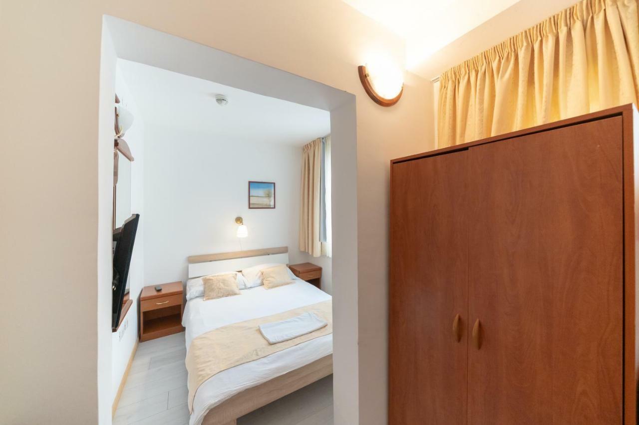 Hotel Hygge Biograd Na Moru Exterior foto